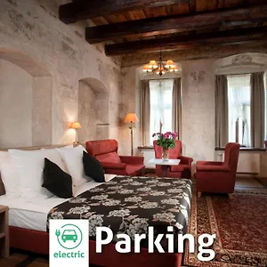 https://hotel-santi.krakowhotelspoland.com