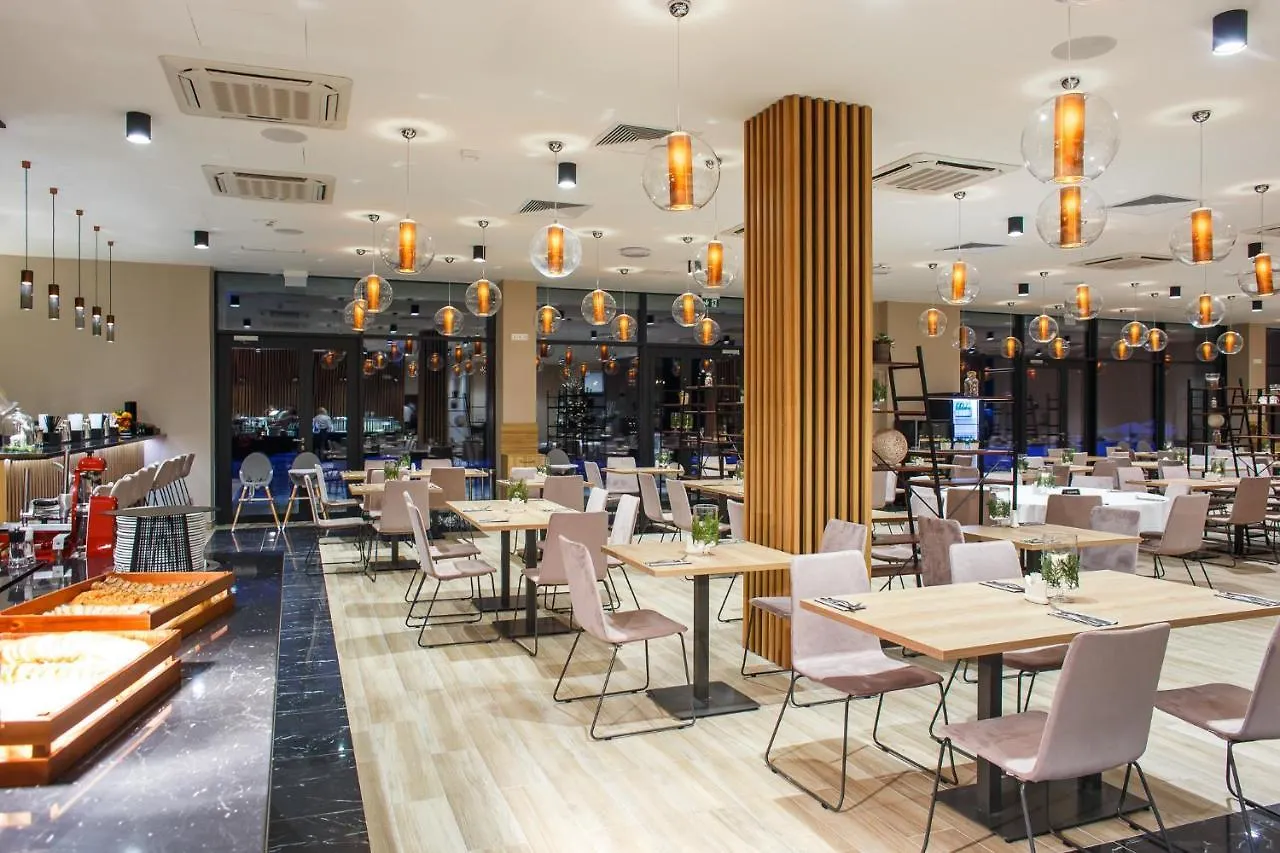 *****  קרפאז' Green Mountain 5* Hotel פולין